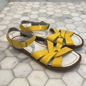 Salt Water By Hoy Shinny Yellow Summer Sandal Size Y4